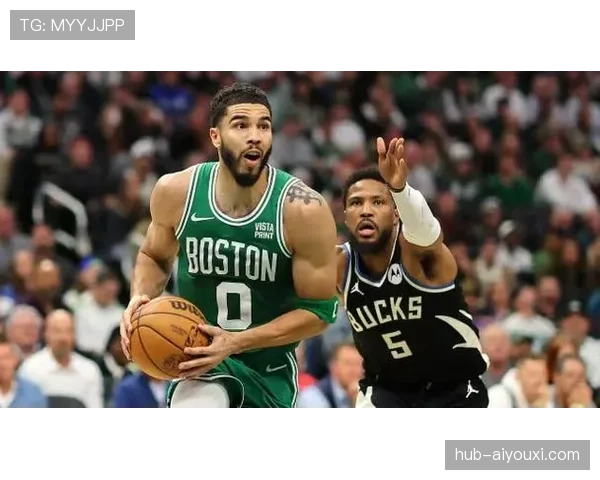 米德尔顿无球跑动效率提升，拉开空间改变雄鹿进攻结构